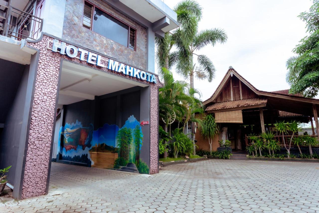 Hotel Mahkota Plengkung By Ecommerceloka バニュワンギ エクステリア 写真