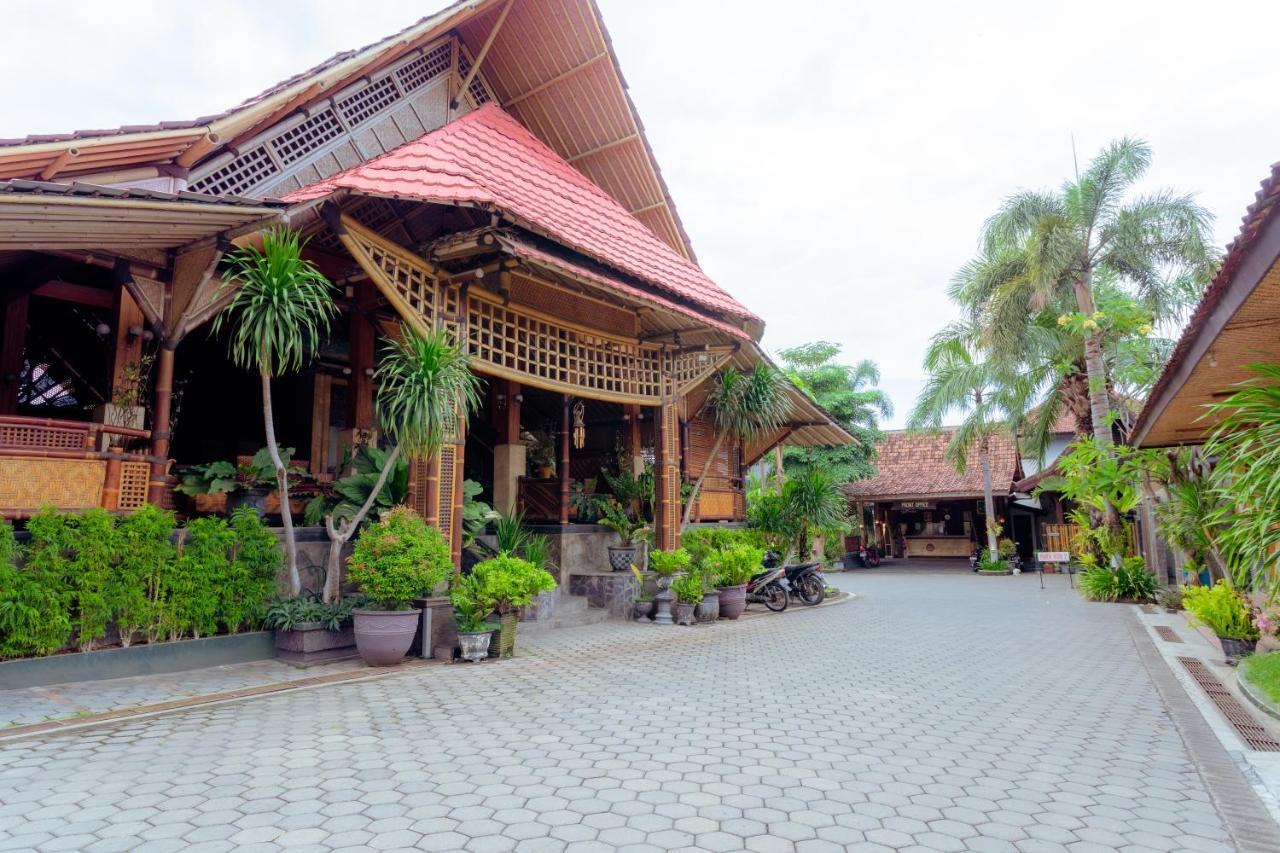 Hotel Mahkota Plengkung By Ecommerceloka バニュワンギ エクステリア 写真