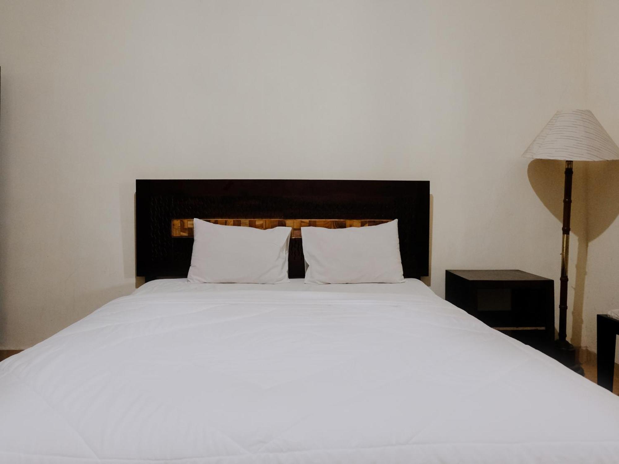 Hotel Mahkota Plengkung By Ecommerceloka バニュワンギ 部屋 写真