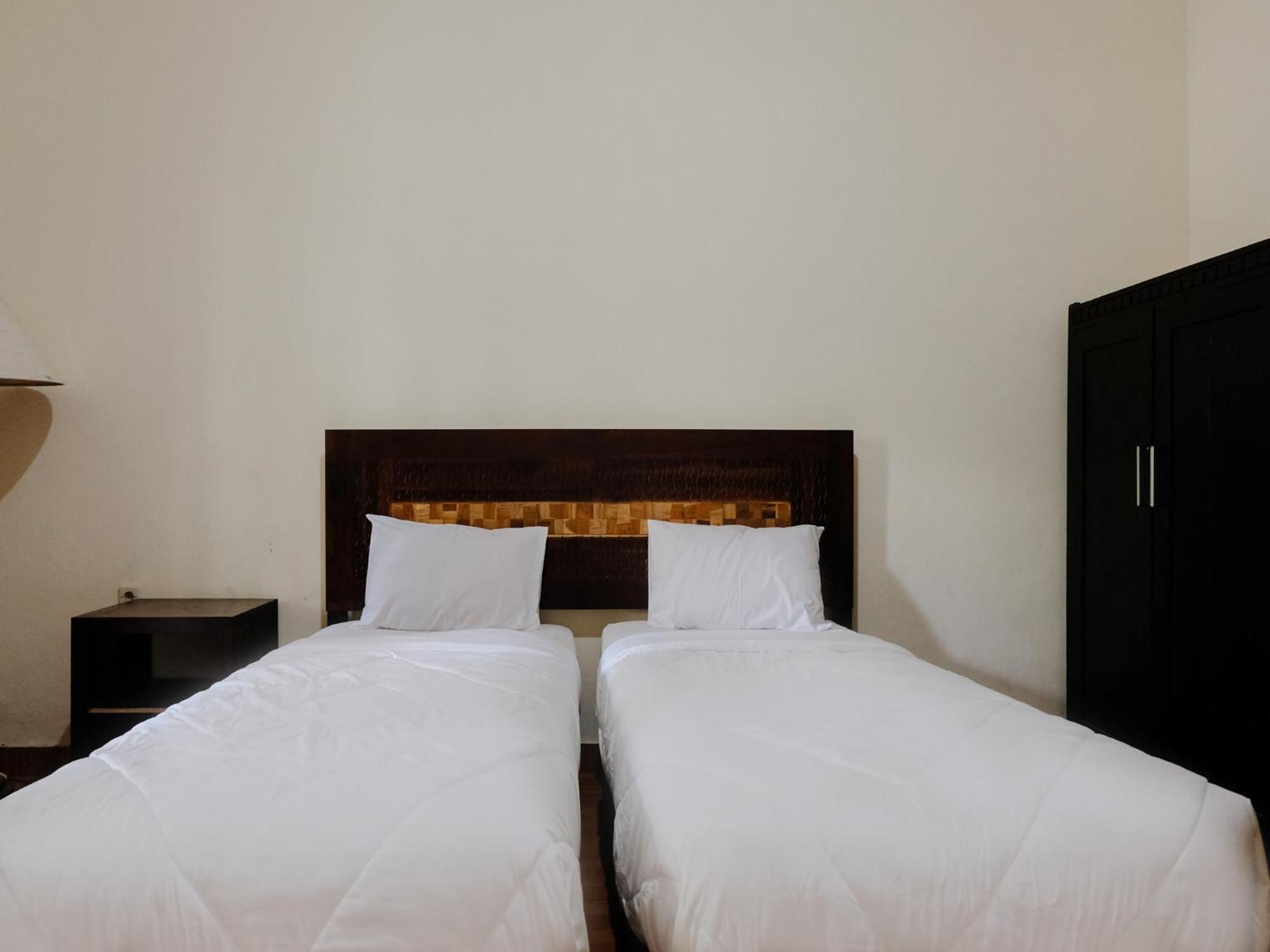 Hotel Mahkota Plengkung By Ecommerceloka バニュワンギ 部屋 写真
